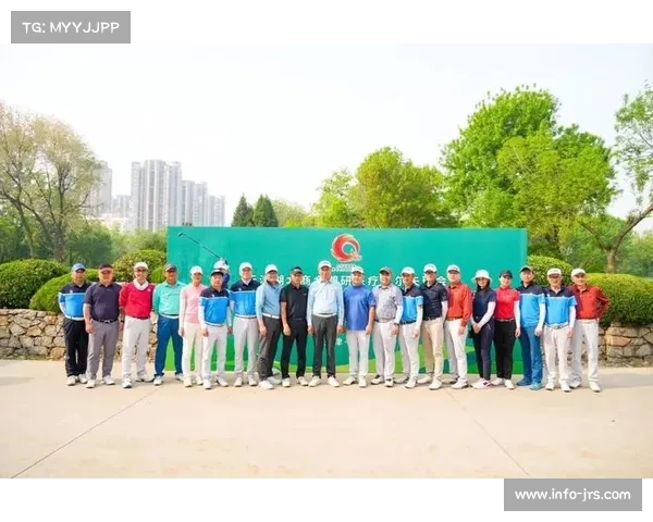 楚商高尔夫联赛盛大开幕签名墙与启动仪式点燃全场热烈氛围